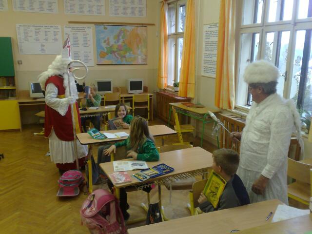 Mikulášská nadílka ve škole a školce.