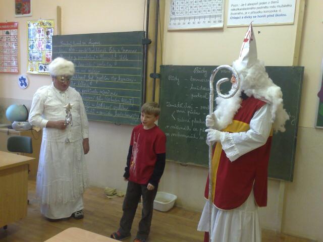 Mikulášská nadílka ve škole a školce.