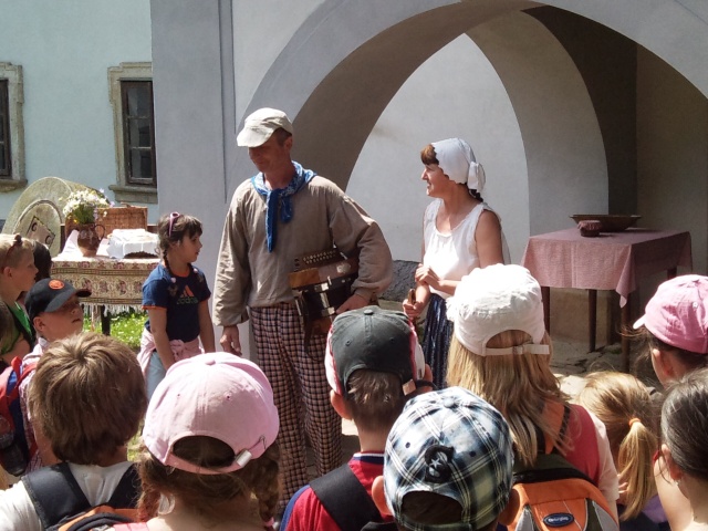 V pátek 11. června jsme jeli na výlet do Babiččina údolí. 