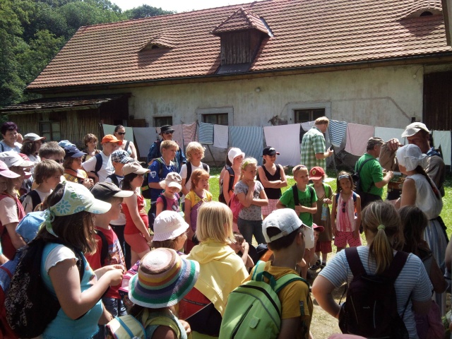 V pátek 11. června jsme jeli na výlet do Babiččina údolí. 