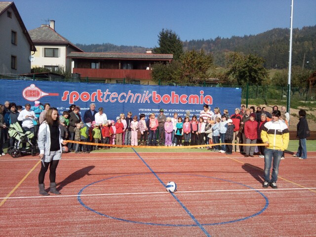 slavnostní otevření hřiště - 14.10.2010