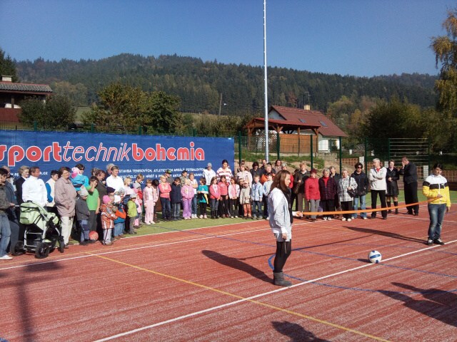 slavnostní otevření hřiště - 14.10.2010