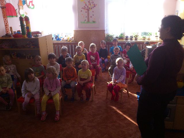 Vezmi žlutou barvičku, maluj třeba věžičku 2011